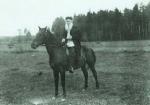 Л. Н. Толстой верхом